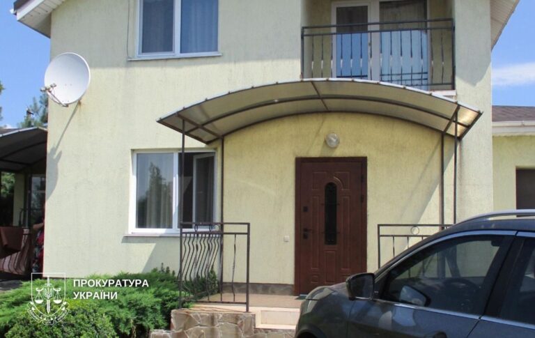Дім за 3,8 млн і хабар від арештанта: справа посадовця Київського СІЗО